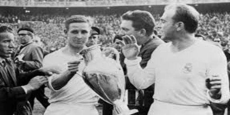 世界足坛集体致敬：开云体育记录传奇的回声-开云体育